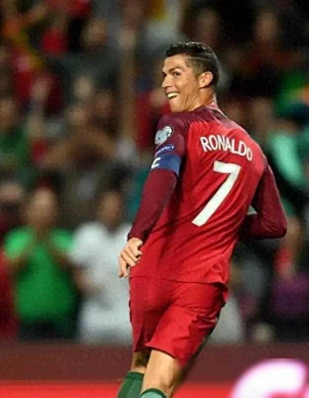 开云电子-C罗压哨绝杀海港，全场沸腾！经典一战再现传奇