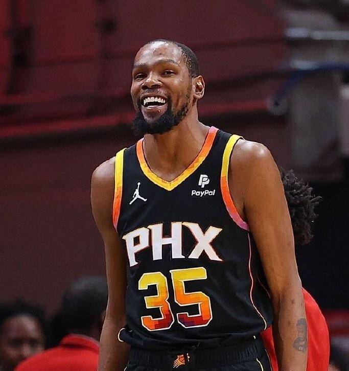 开云官方网站-杜兰特重返赛场，险胜首场状态出色，热火观众沸腾！